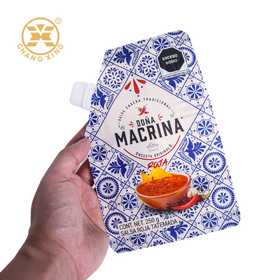 Pour les produits alimentaires, une poche de sauce pour les épices, une poche de sauce pour le piment, une pâte de tomates, une sauce salade, un vinaigre.